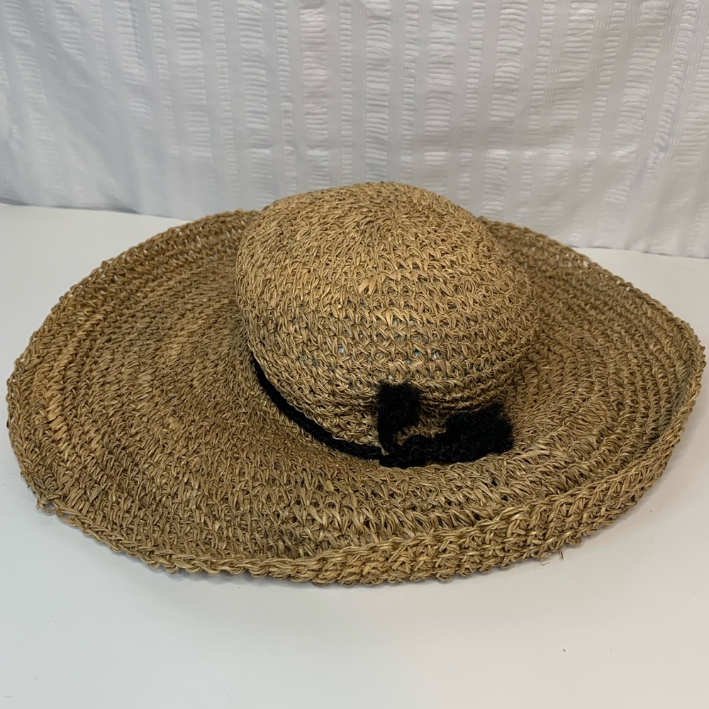 Summer floppy/foldable large straw hat. Perfect for beach or pool party’s!
